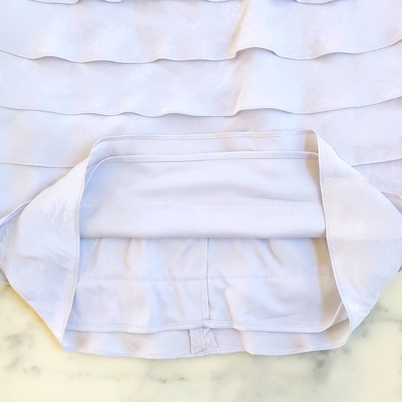 NWT. Fully lined sliver grey dress with 3D Floral V-neck and ruffle tiered skirt - Picture 5 of 8